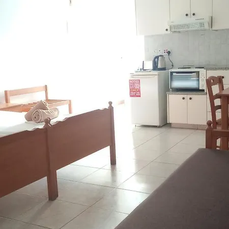 帕格纳假日公寓酒店 3* Paphos
