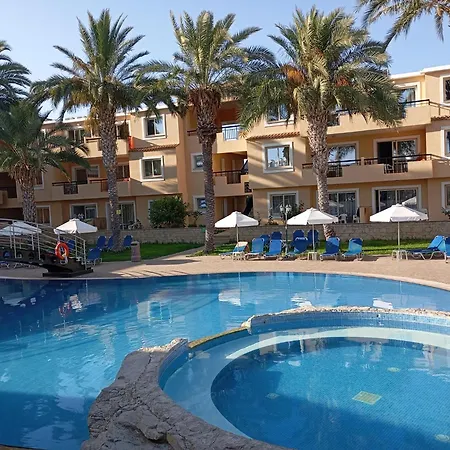 帕格纳假日公寓酒店 3* Paphos