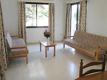 帕格纳假日公寓酒店 Paphos