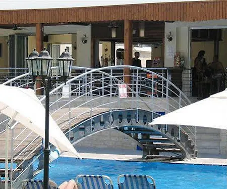 公寓式酒店 帕格纳假日公寓酒店 Paphos