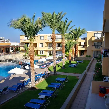 帕格纳假日公寓酒店 Paphos